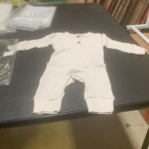 HYUI Baby's Silver Long Sleeve Jumpsuit EU 60 US 0-6M NIB
